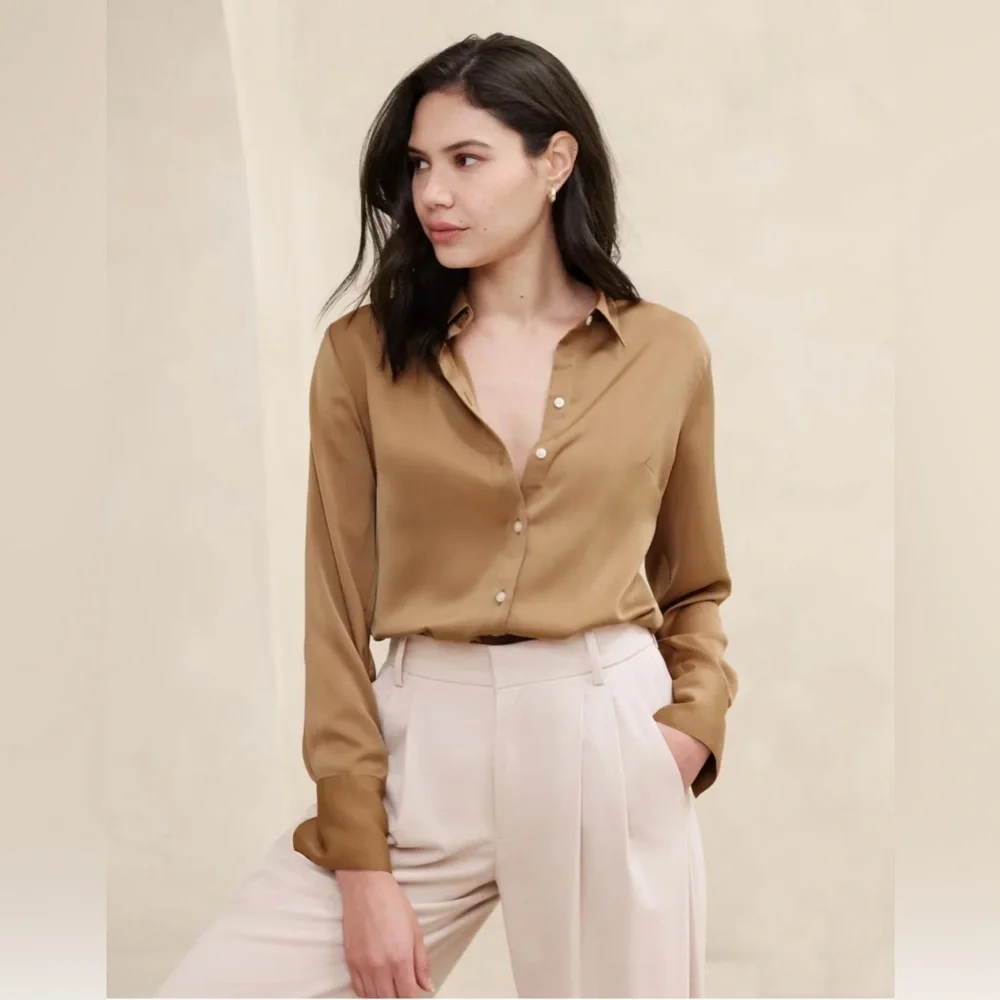 Banana Republic Button-Down Shirt Petite L – Camel Tan